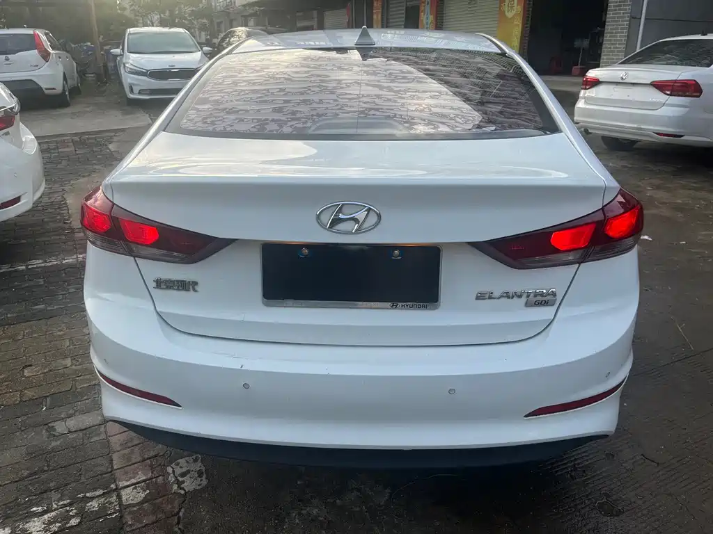 Hyundai Elantra — миниатюра 5