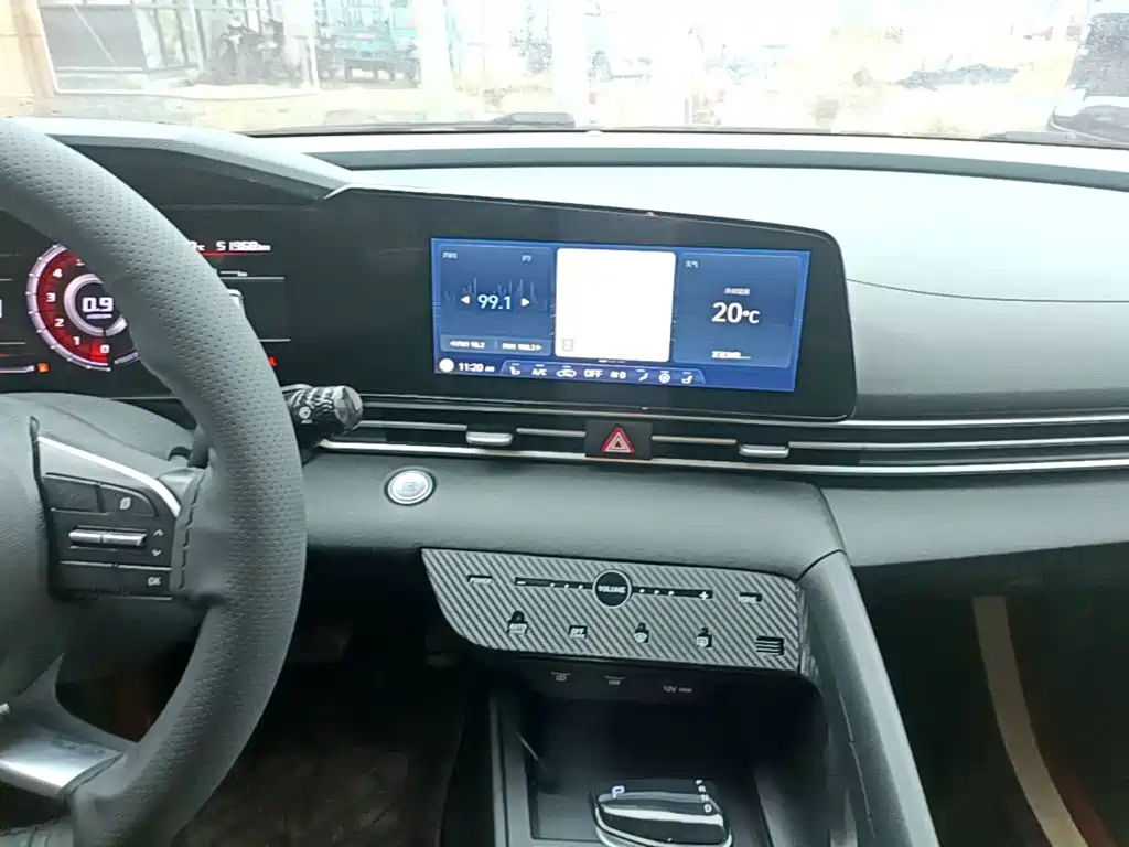 Hyundai Elantra — миниатюра 13
