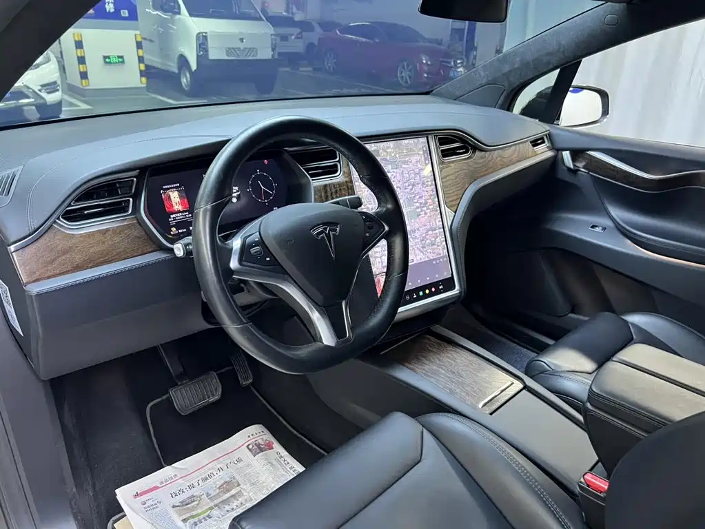 TESLA MODEL X