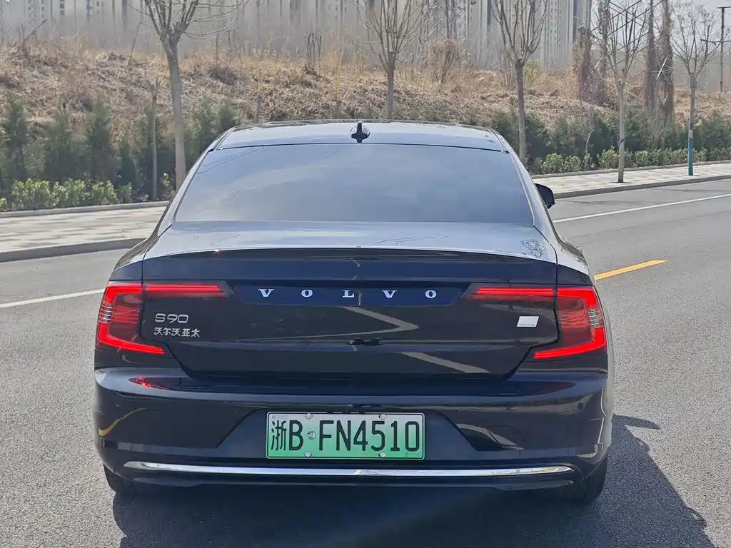 VOLVO S90 PLUG IN HYBRID