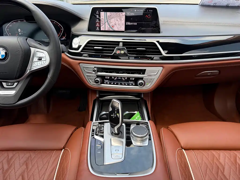 BMW 7 Series — миниатюра 11
