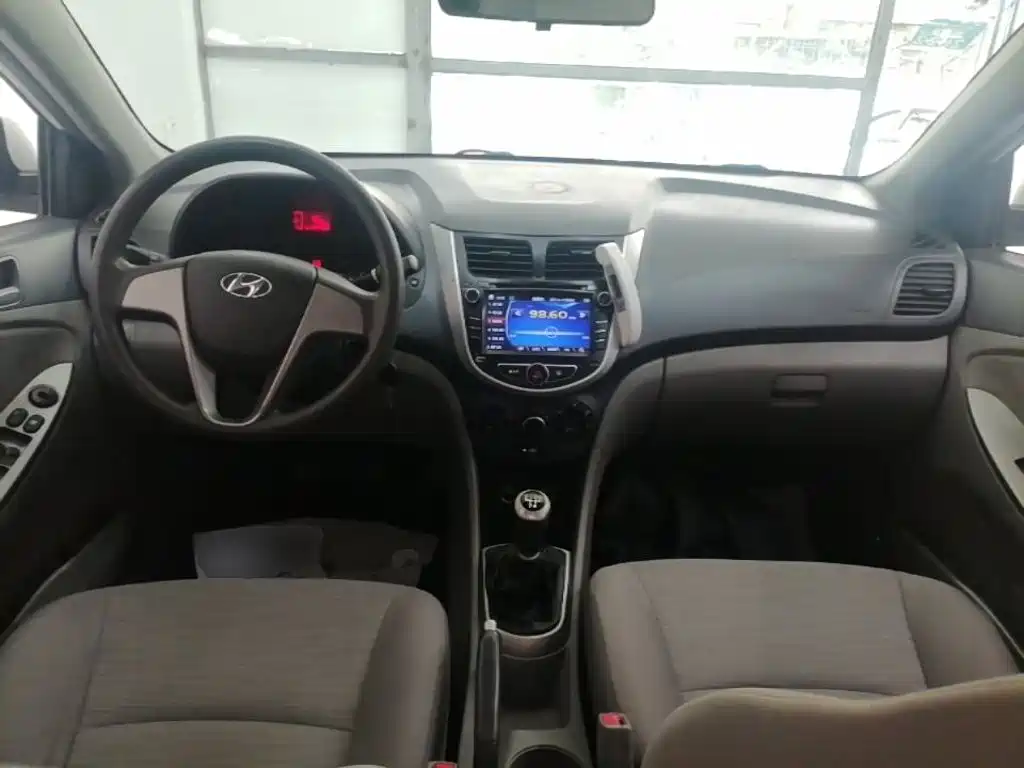 Hyundai Verna — миниатюра 10