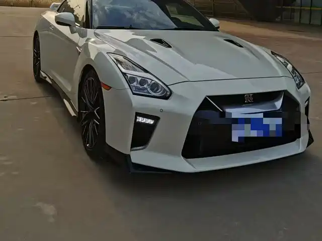 Nissan GT-R 2017 3.8 T — фото 1