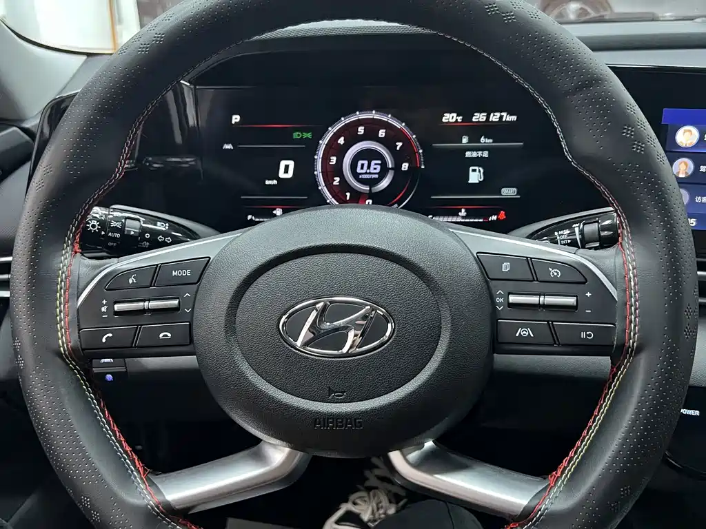 Hyundai Elantra — миниатюра 6