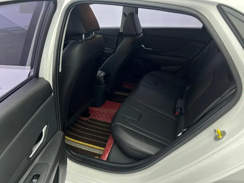Hyundai Elantra — миниатюра 14