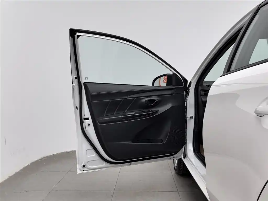 TOYOTA YARIS L ZHIXUAN