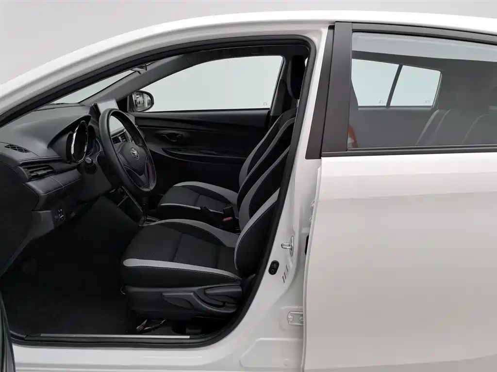 TOYOTA YARIS L ZHIXUAN