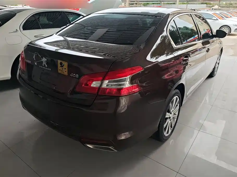 PEUGEOT 408