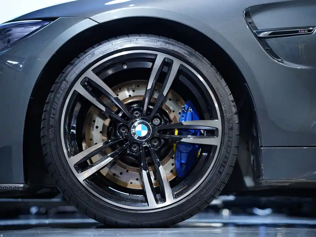 BMW M4 — миниатюра 10