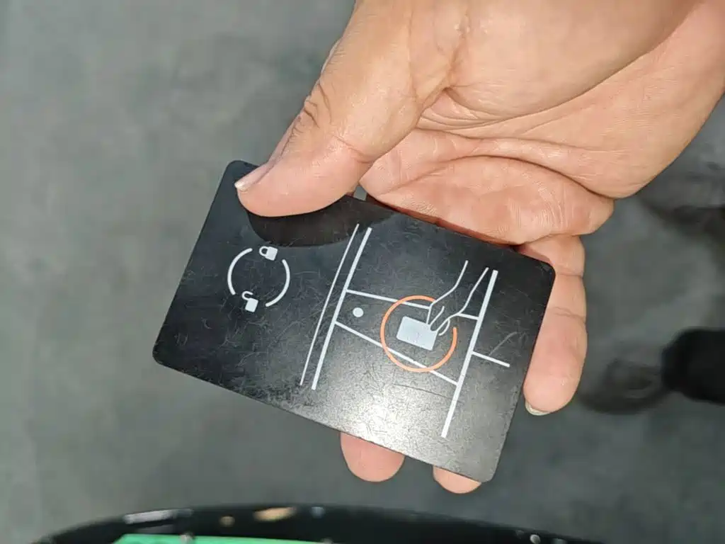 Tesla Model Y — миниатюра 9