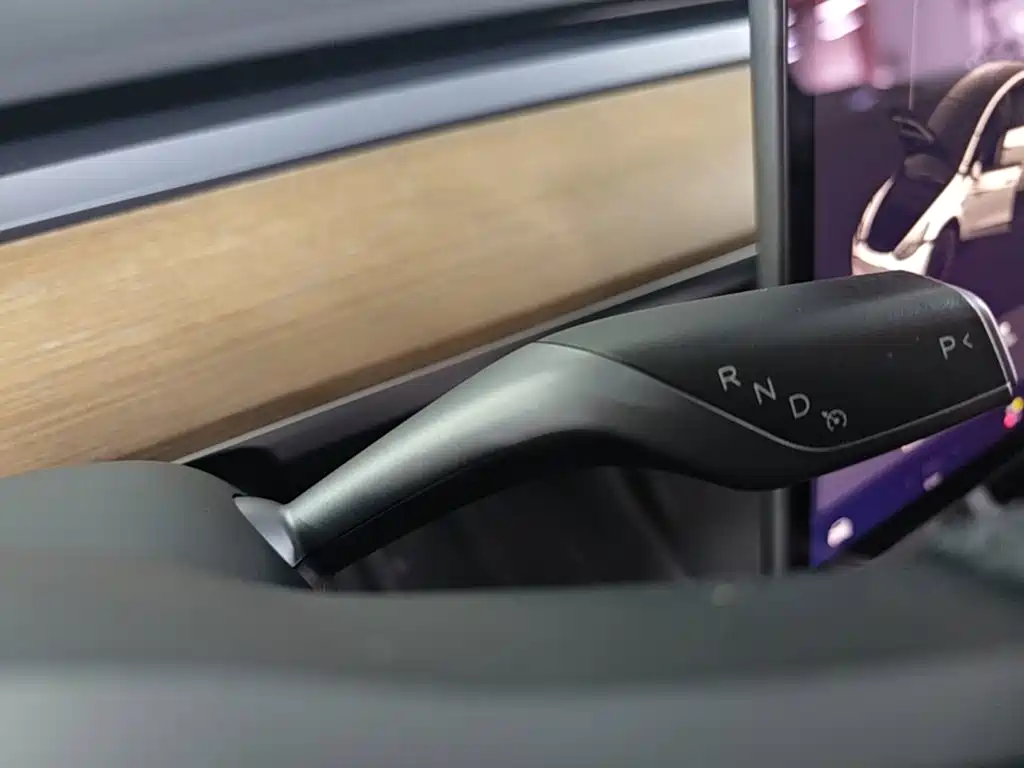 Tesla Model Y — миниатюра 14