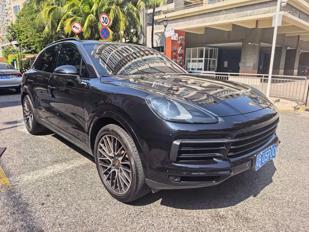 Porsche Cayenne — миниатюра 7