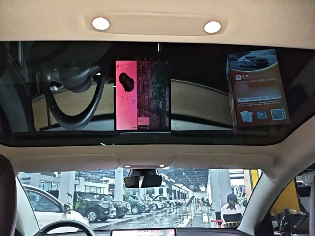 Tesla Model 3 — миниатюра 18