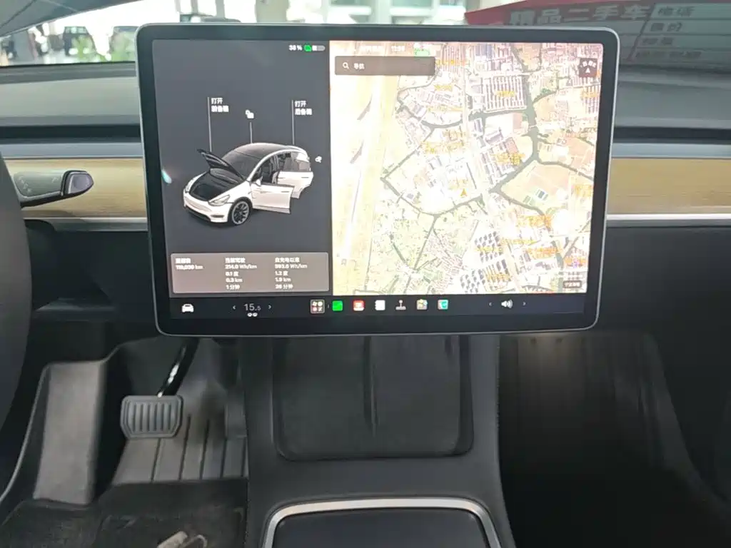 Tesla Model Y — миниатюра 13