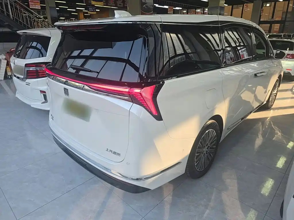 Buick GL8 Hybrid — миниатюра 7