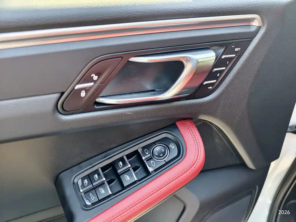 Porsche Macan — миниатюра 12