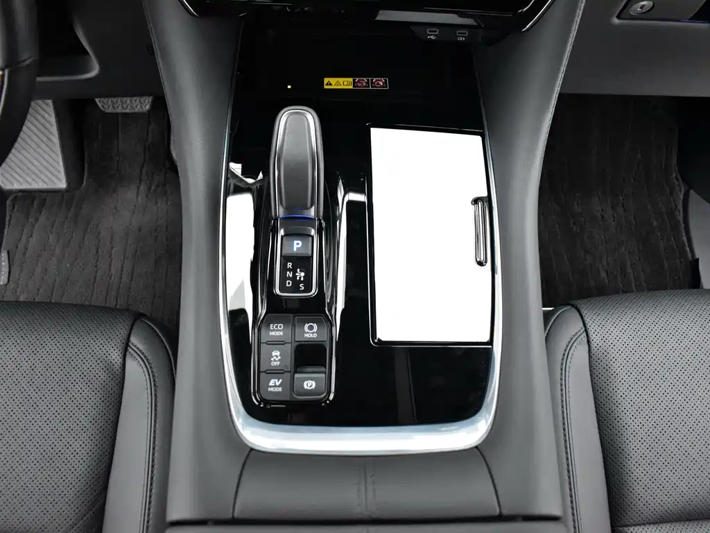 Toyota Alphard — миниатюра 10