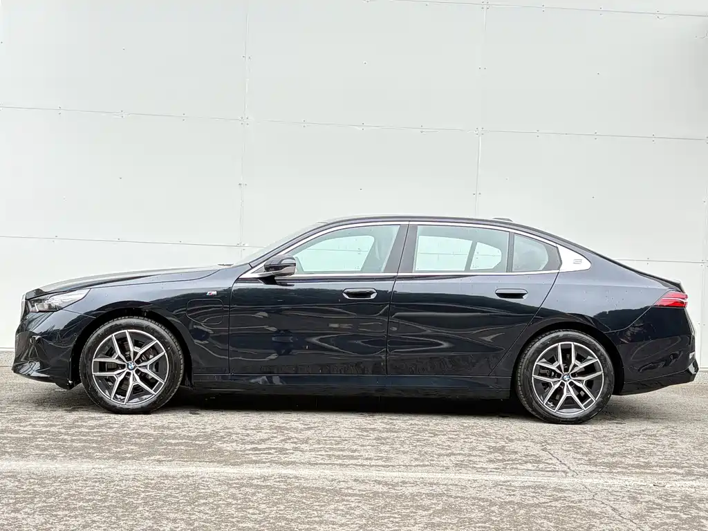 BMW i5 — миниатюра 4