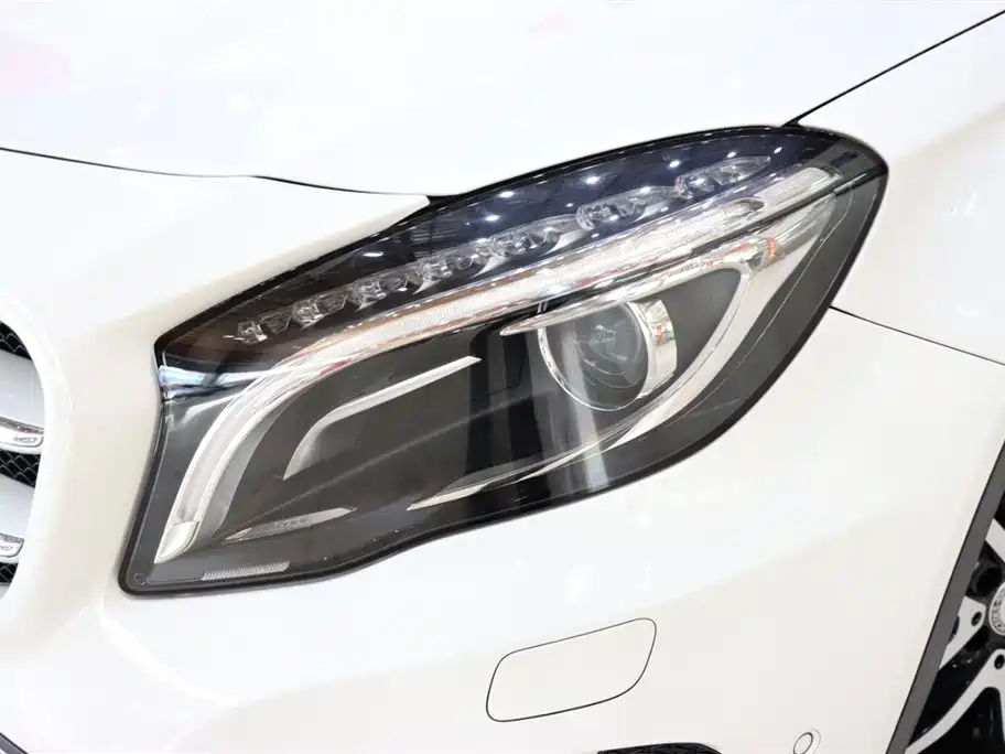 Mercedes-Benz GLA 2015 GLA 200 Fashion