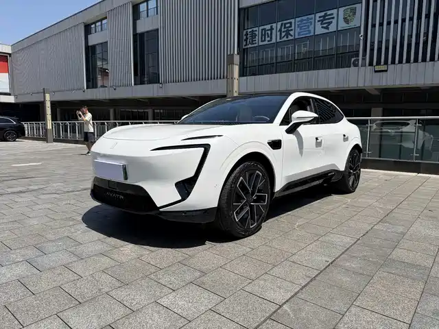 2025 Avatr 11