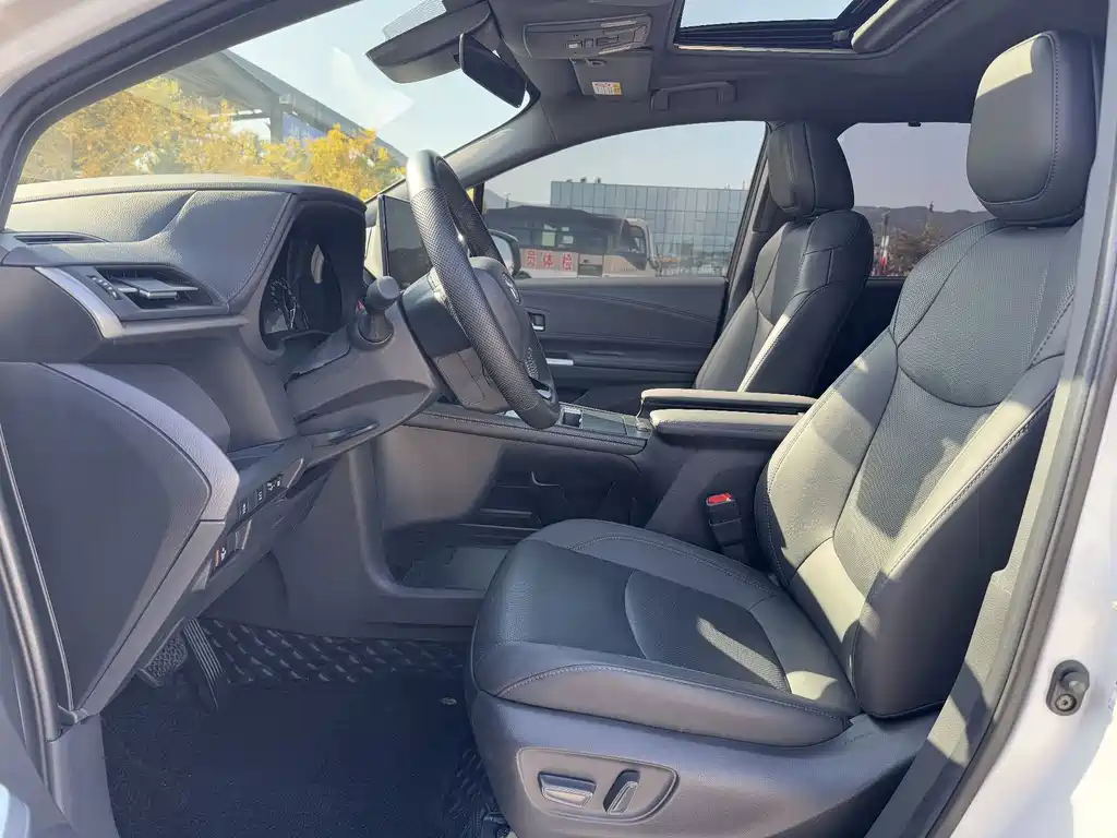 Toyota Sienna — миниатюра 4