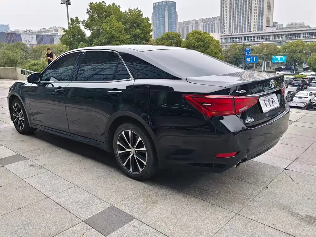 TOYOTA CROWN