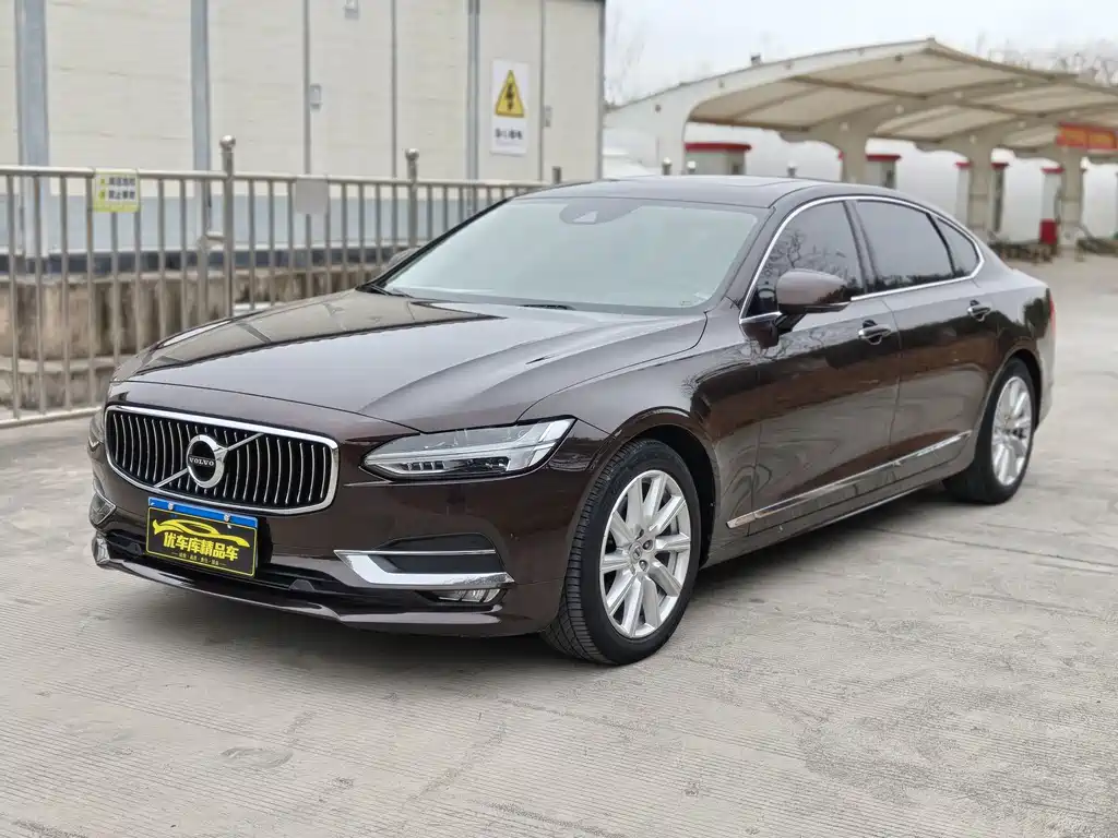 VOLVO S90