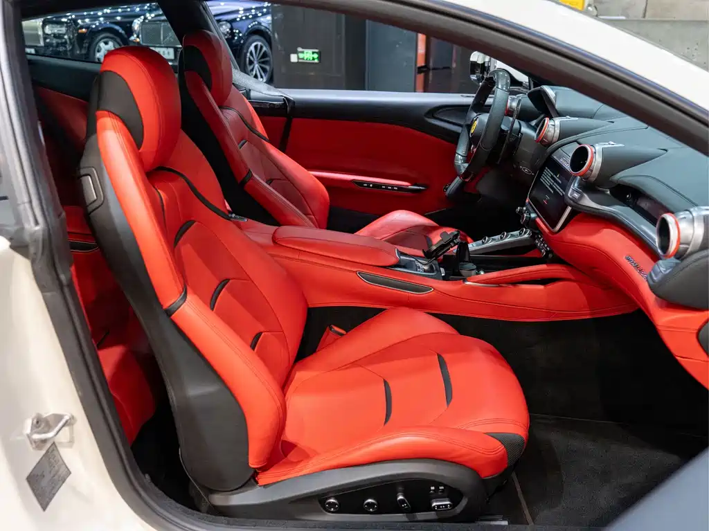 Ferrari GTC4Lusso — миниатюра 20