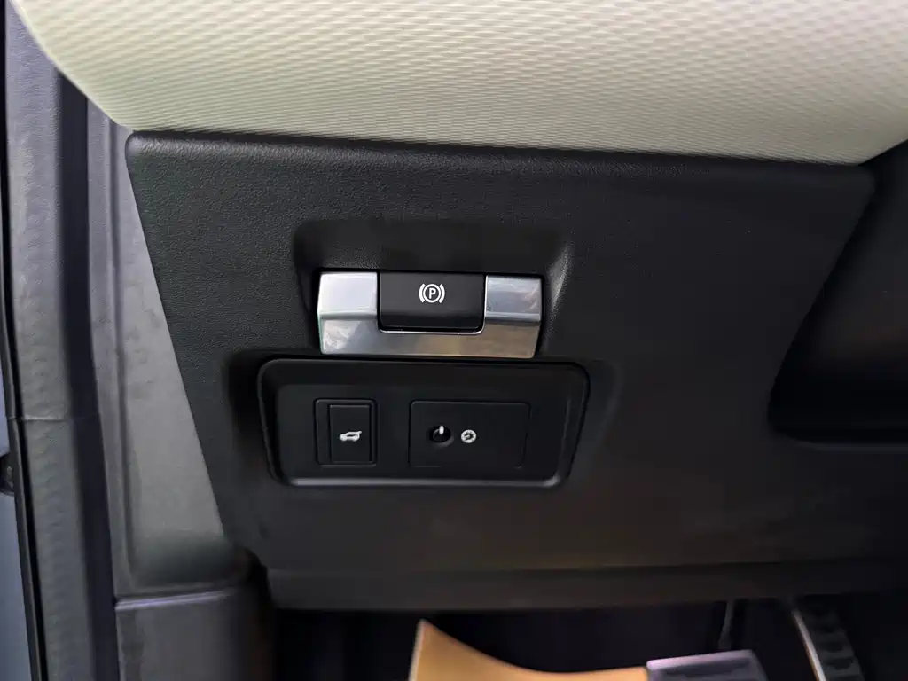 Land Rover Discovery Sport — миниатюра 17