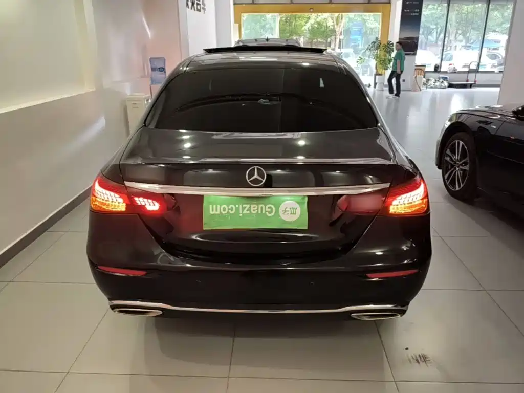 Mercedes-Benz E-Class — миниатюра 6