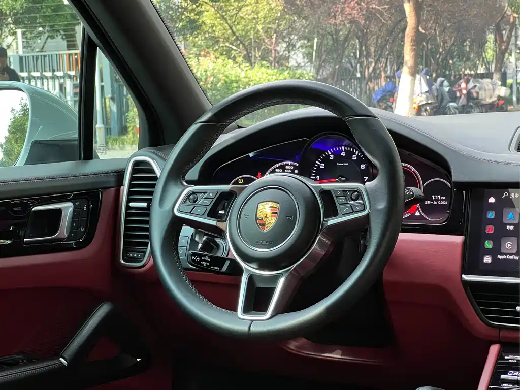 Porsche Cayenne — миниатюра 12