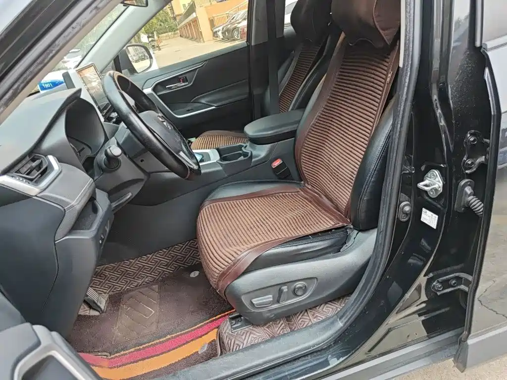 Toyota RAV4 — миниатюра 8