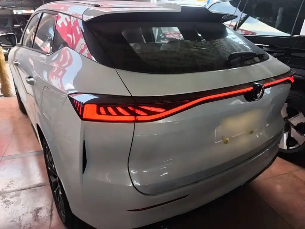 Changan UNI-Z New Energy — миниатюра 5