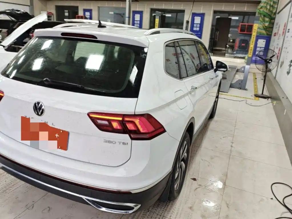 Volkswagen Tiguan L — миниатюра 2