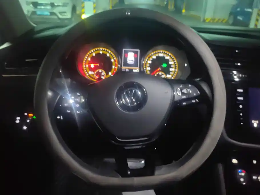 Volkswagen Tiguan L — миниатюра 15