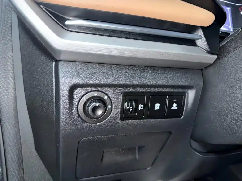 Wuling Jiachen — миниатюра 7