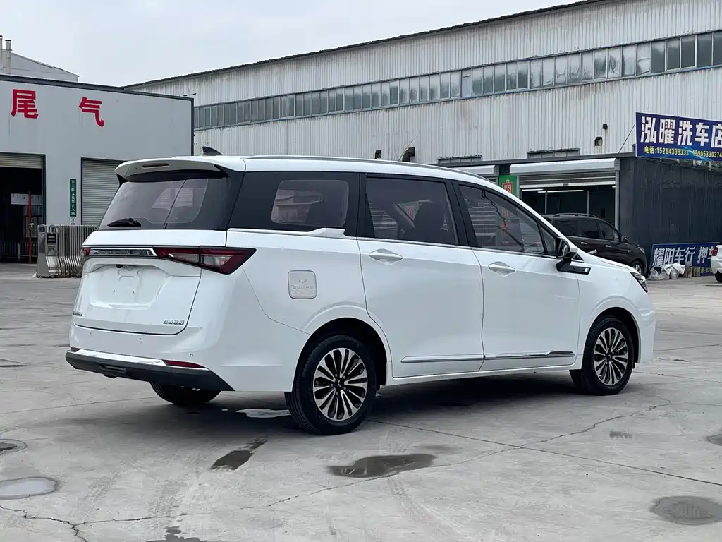 Wuling Jiachen — миниатюра 4