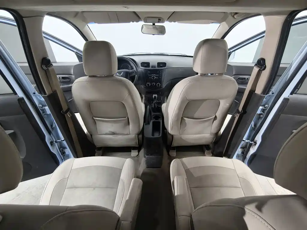 Wuling Hongguang — миниатюра 10