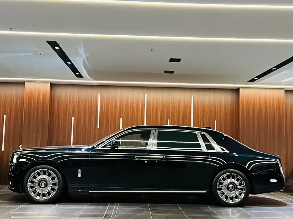 ROLLS-ROYCE PHANTOM