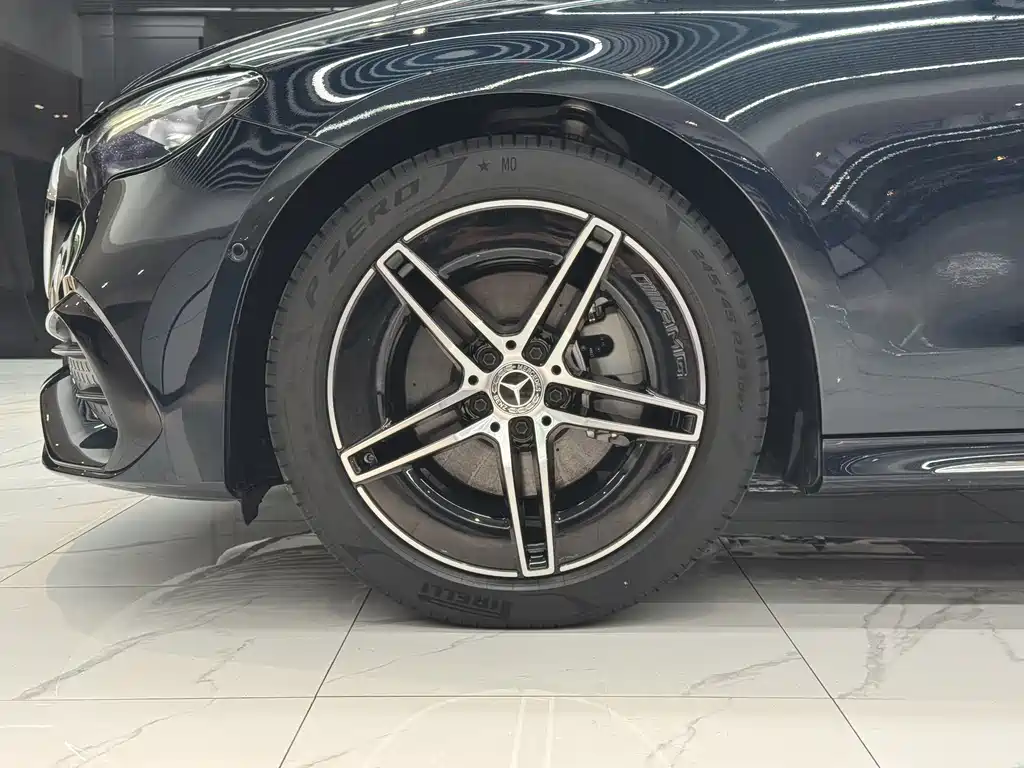 Mercedes-Benz E-Class — миниатюра 17