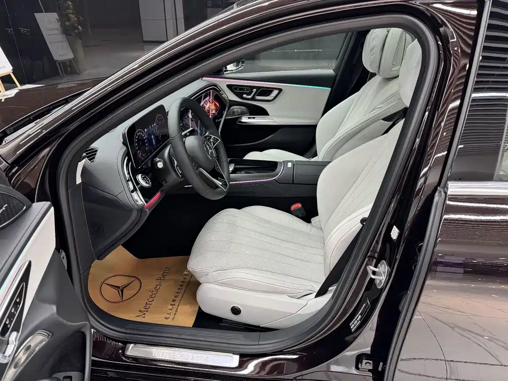 Mercedes-Benz E-Class — миниатюра 11