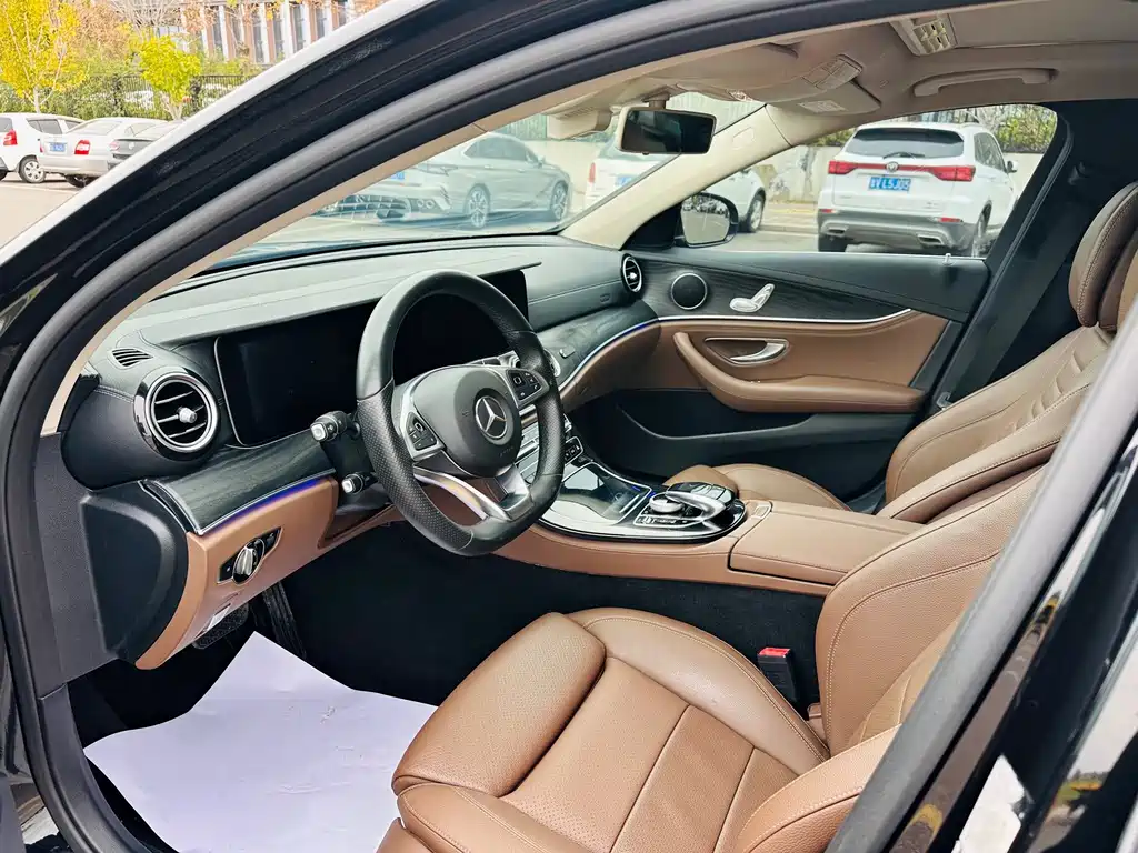 Mercedes-Benz E-Class — миниатюра 6
