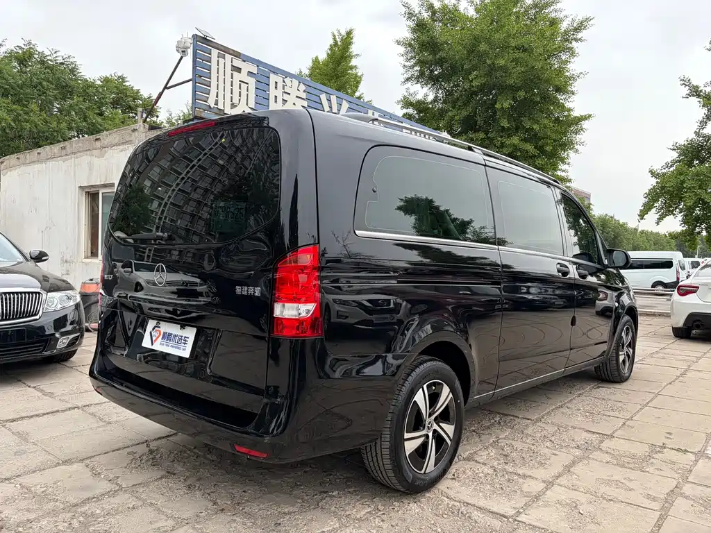 Mercedes-Benz Vito 2024 2.0T Elite 7 мест