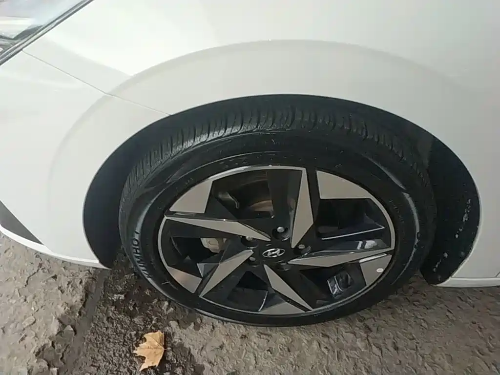 Hyundai Elantra — миниатюра 23