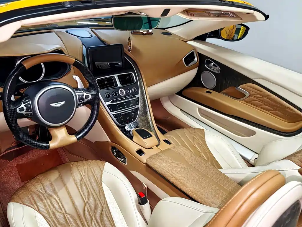 Aston Martin DB11 — миниатюра 4