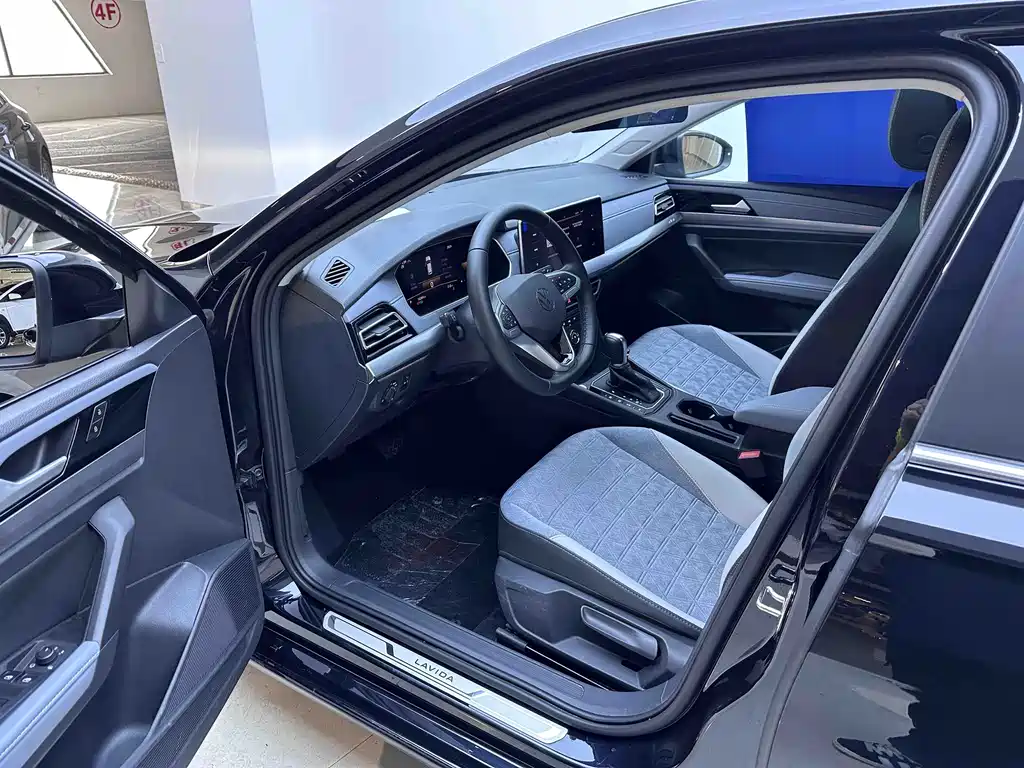 Volkswagen Lavida — миниатюра 8