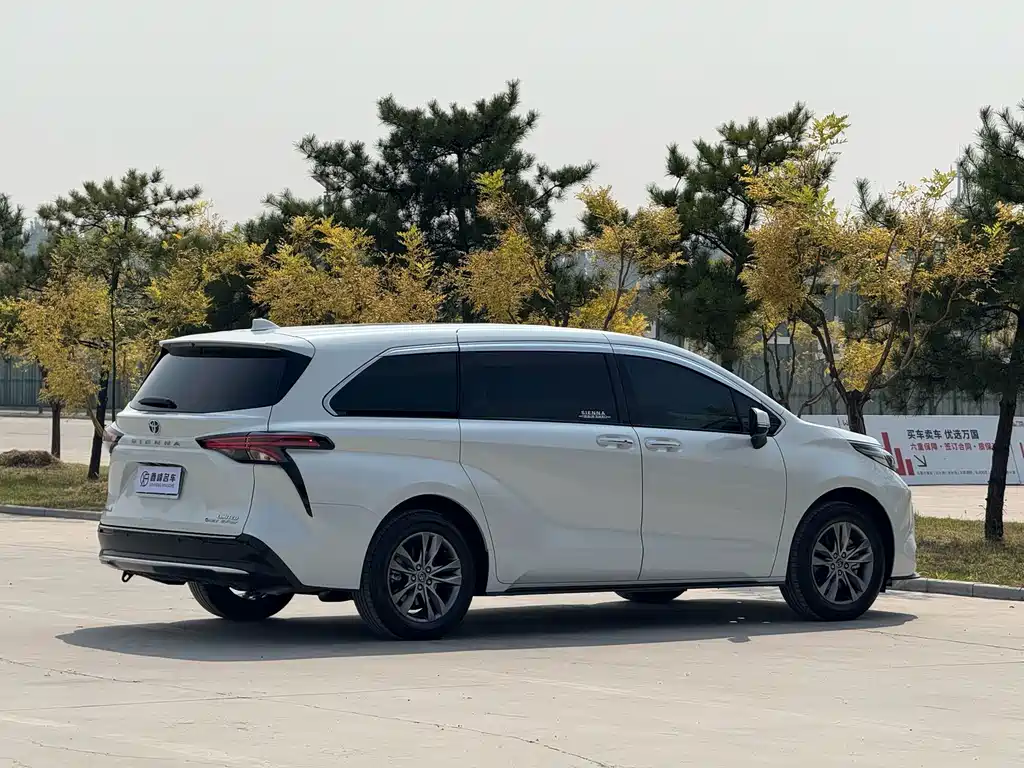 Toyota Sienna — миниатюра 27