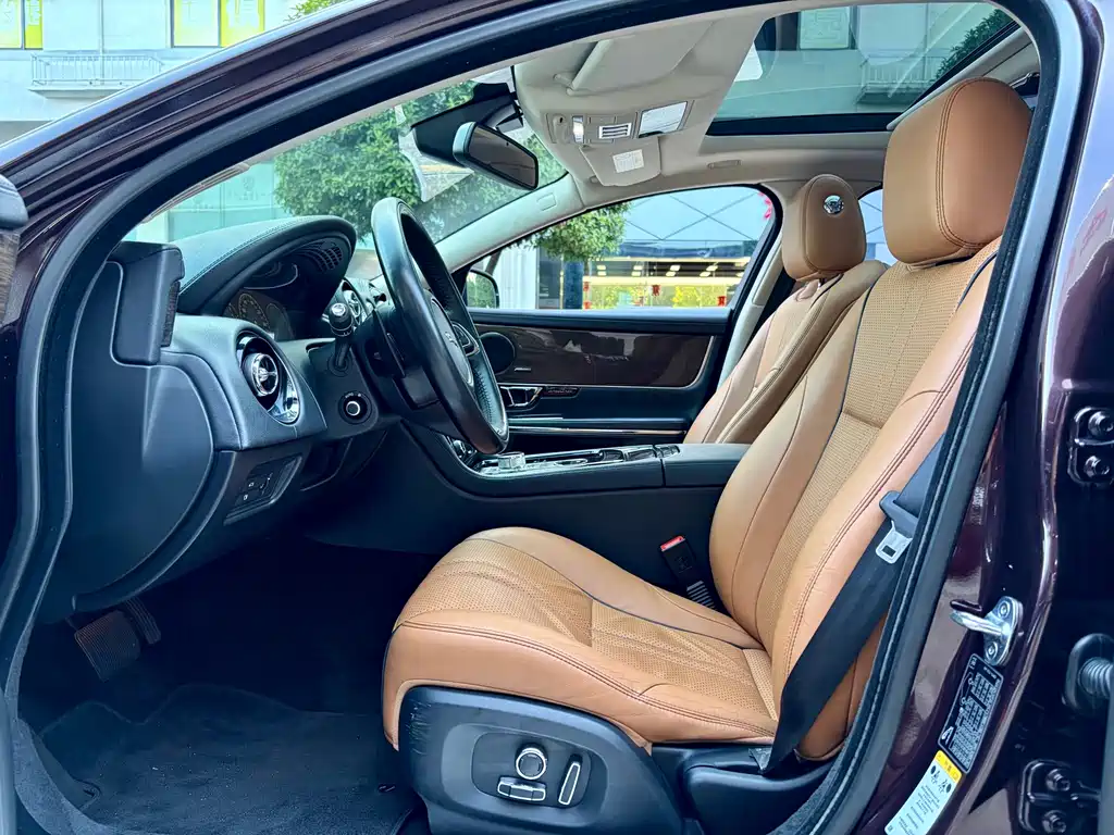 Jaguar XJ — миниатюра 4