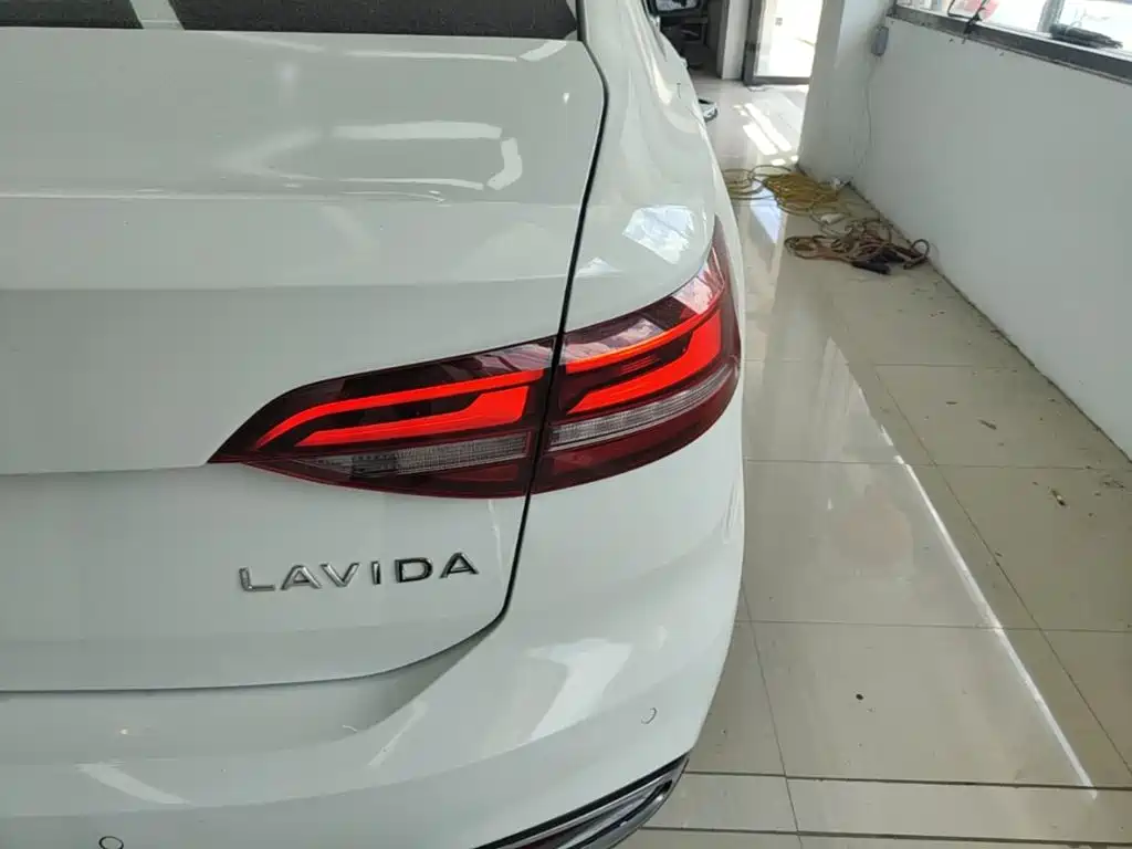 Volkswagen Lavida — миниатюра 8