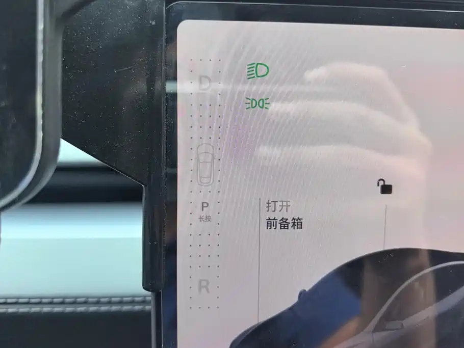 Tesla Model Y — миниатюра 16